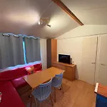 Camping Manoir Le Mingreaud-bungalows Sainte-Gemme-la-Plaine